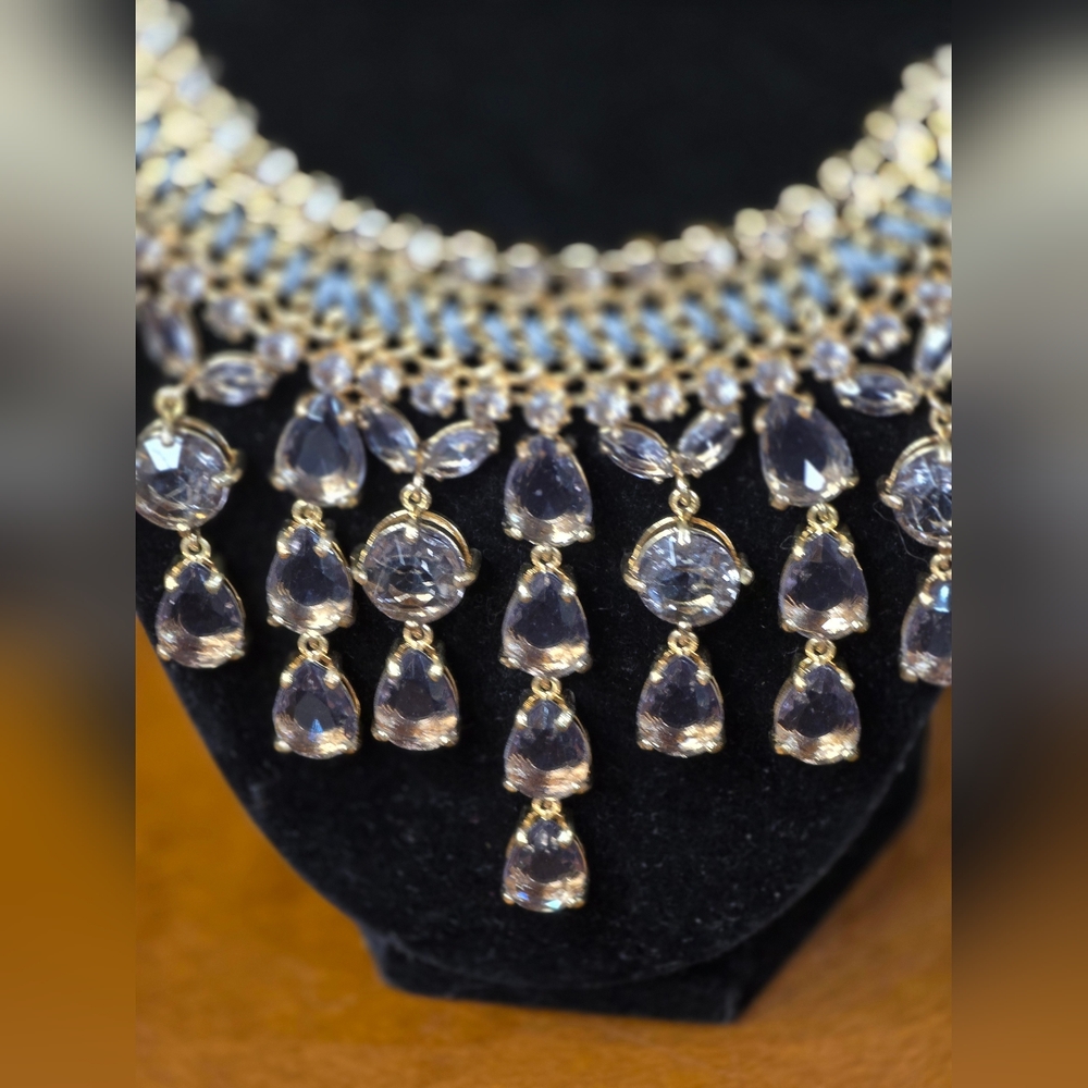 BCBG MAXAZRIA STATEMENT Necklace